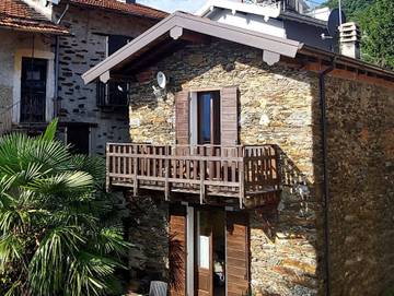 Ferienhaus für 6 Personen, mit Seeblick und Balkon sowie Garten, kinderfreundlich in Pianello del Lario