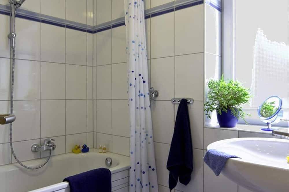 Ganze Wohnung, Ferienwohnung Weickenmeier - Ferienwohnung in Römerberg, Rheinebene