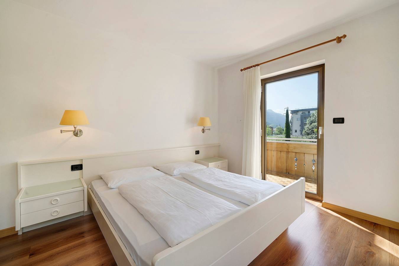 Appartamento intero, Appartamento vacanze "Weinsepphof 6" con vista montagna, piscina, Wi-Fi, giardino e balcone in Lana di Mezzo, Lana