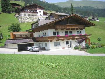 Ferienwohnung für 5 Personen, mit Balkon und Ausblick in Vorderlanersbach