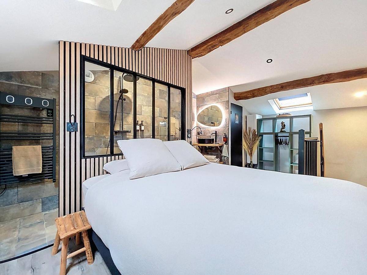 Appartement entier, One-Bedroom Apartment in La Verpillière, Région de La Tour-du-Pin