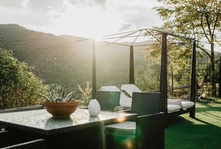 Casa de huéspuedes para 2 personas, con vistas además de jardín y piscina en Cataluña
