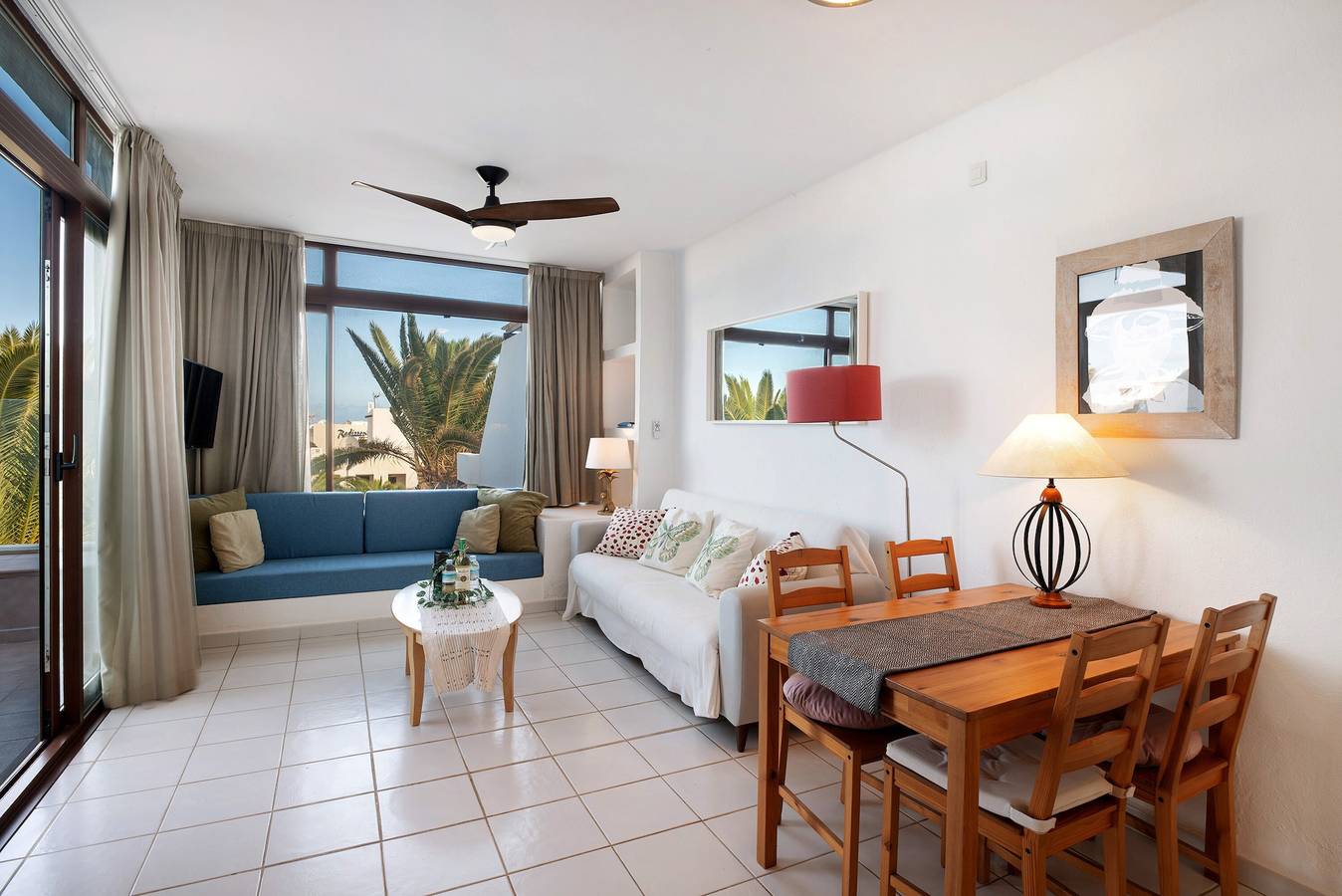 Entire apartment, Vacation Apartment 'Los Molinos 4306' with Sea View, Private Pool and Wi-Fi in Playa Bastián, Teguise