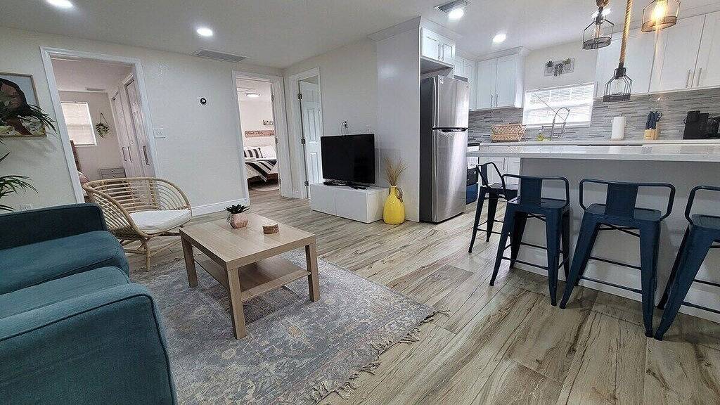 Stylish Chic King Bed Ybor Dt in Ybor City, Tampa