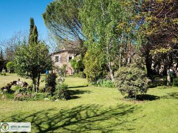 Gîte pour 7 personnes, avec vue ainsi que jardin et terrasse à Lugan