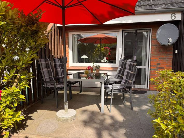Ferienwohnung für 4 Personen, mit Terrasse und Garten in Bensersiel - 2