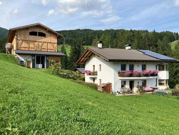 Ferienwohnung für 4 Personen, mit Garten und Ausblick, kinderfreundlich in Meransen
