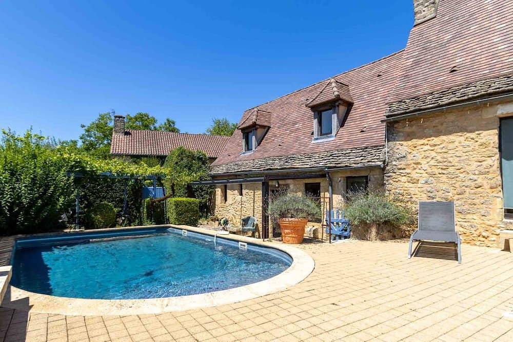 Maison de charme avec piscine, vue magnifique sur la vallée et château de Beynac in Beynac-et-Cazenac, Périgord Noir
