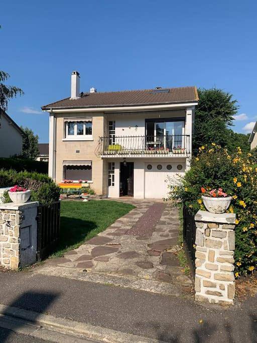 Location de vacances pour 8 personnes, avec terrasse et vue, animaux acceptés à Achères