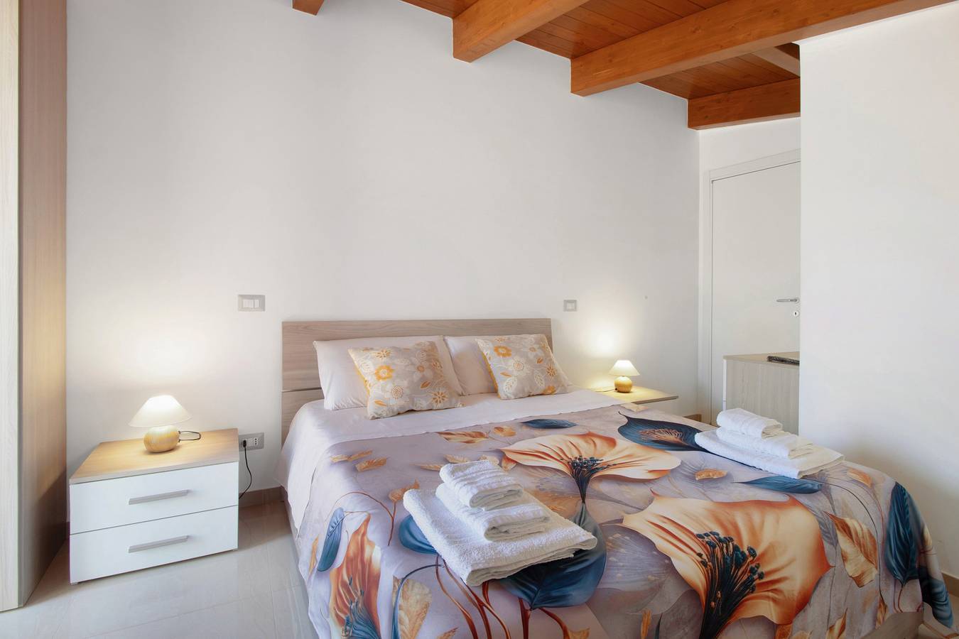 Room 'Yellow' with Shared Terrace, Wi-Fi and Air Conditioning in Terlizzi, Bari Province
