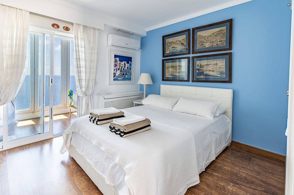 Maison avec vue magnifique sur la mer, première ligne avec piscine et plusieurs terrasses in El Toro, Calvià