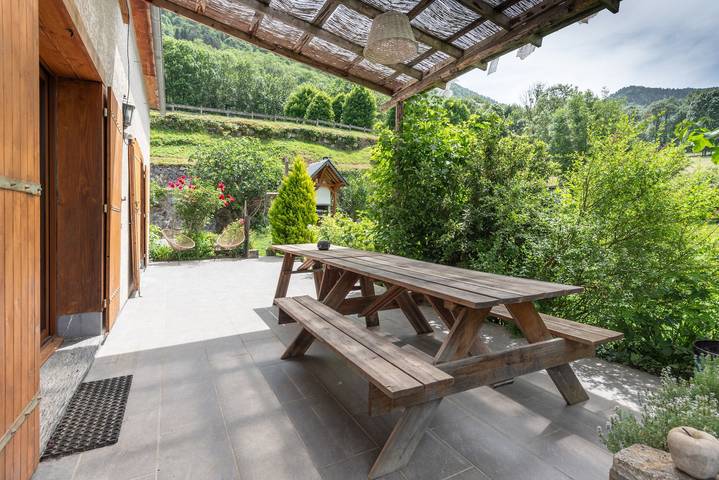 Gîte pour 12 personnes, avec Balcon et Jardin à Cazaux-Debat