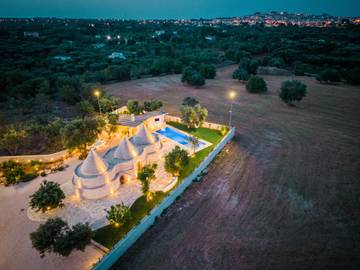 Trullo pour 4 Personnes dans Carovigno, Valle D'Itria, Photo 2