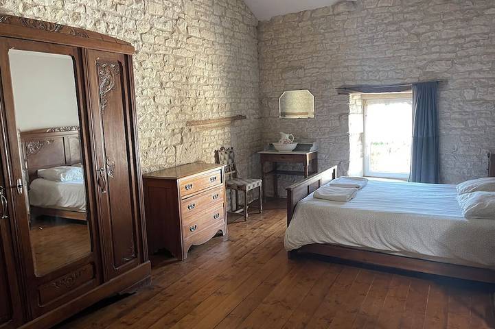 Location de vacances pour 7 personnes, avec piscine et jardin à Dœuil-sur-le-Mignon - 3