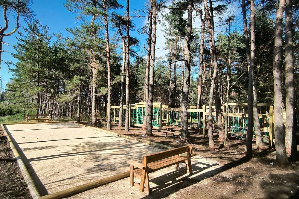 Luxurious Lodge with Private Hot Tub, Golf Access, & Family Activities in Le Chambon-sur-Lignon, Massif Central