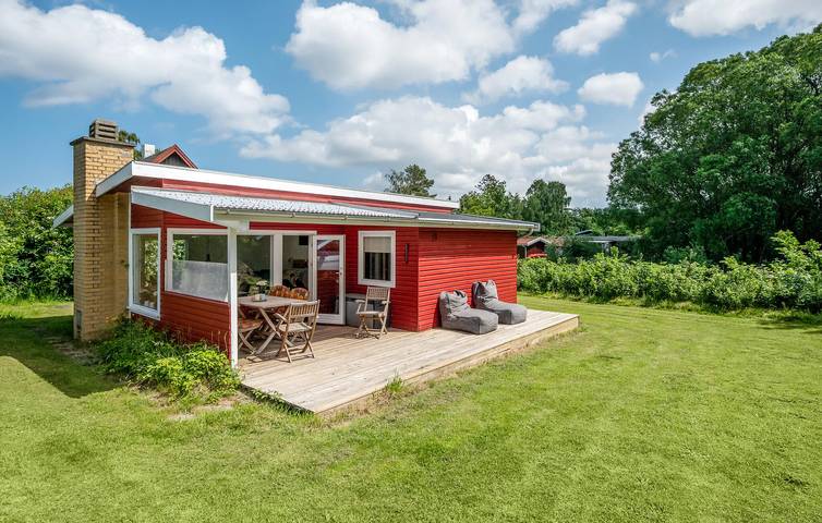 Ferieudlejning for 6 personer, med Terrasse og Have i Kalundborg