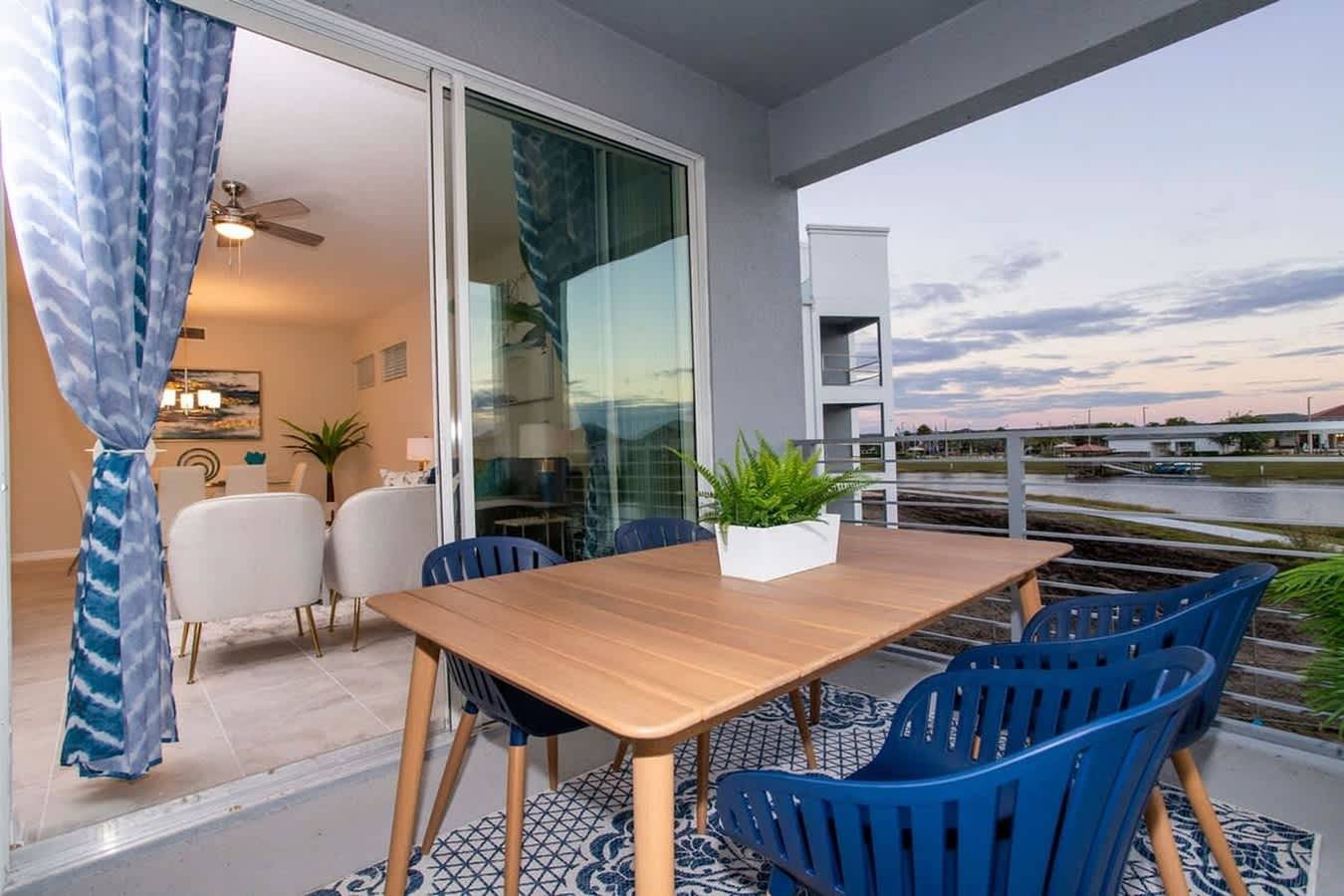 Apartamento entero, Luxurious 3Bd 8 Guests  Storey Lake Resort Close to Disney 201 3131 in Condado de Osceola