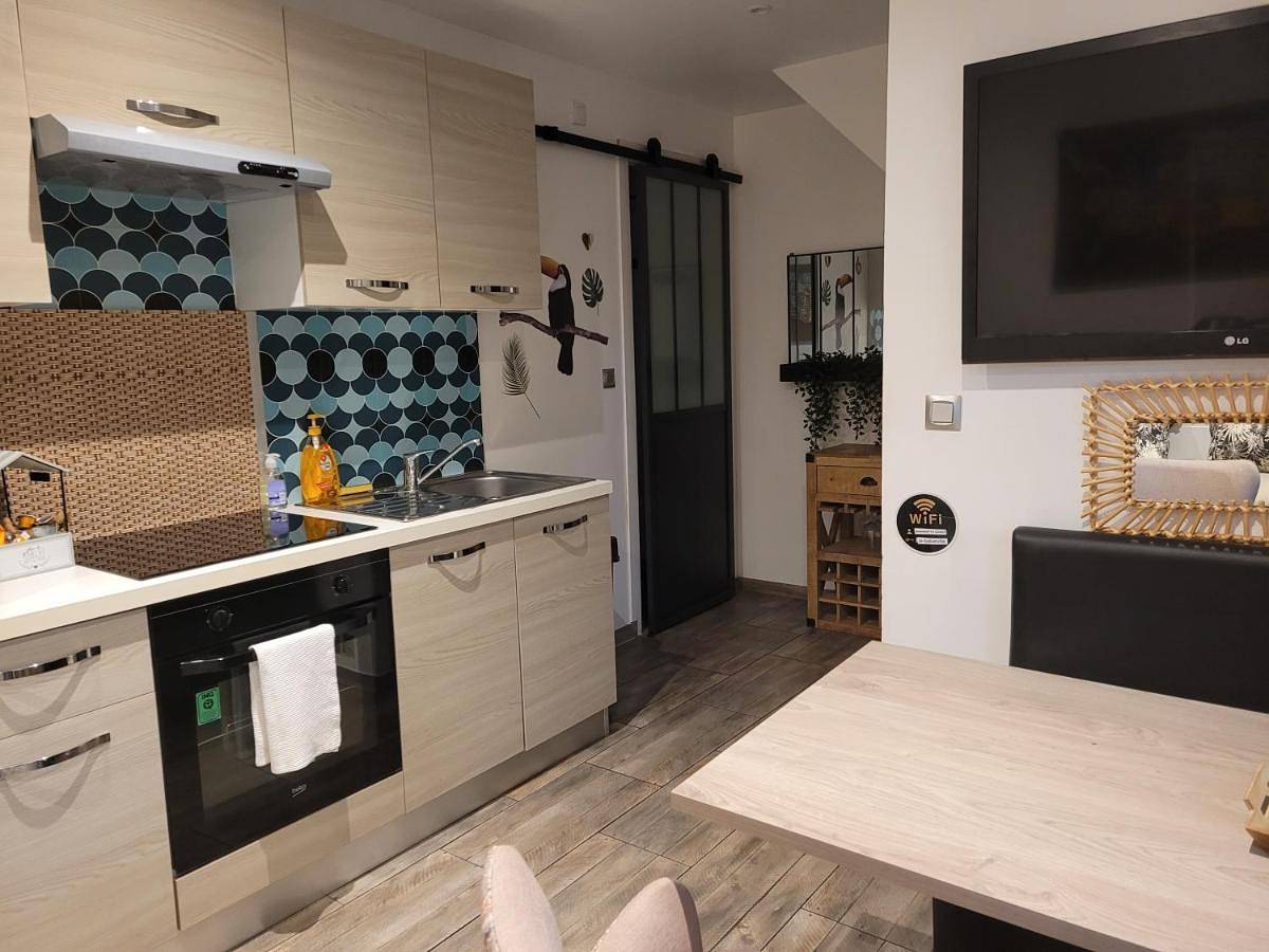 Appartement entier, Cosy wood Loc T2 "Le Toucan" in Fréjus, Côte méditerranéenne (France)