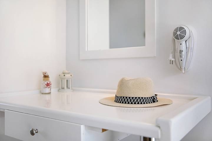 Entire apartment, Holiday Apartment "Tropical Studio 3" with Shared Garden, A/C & Wi-Fi in Katastari, Alykes