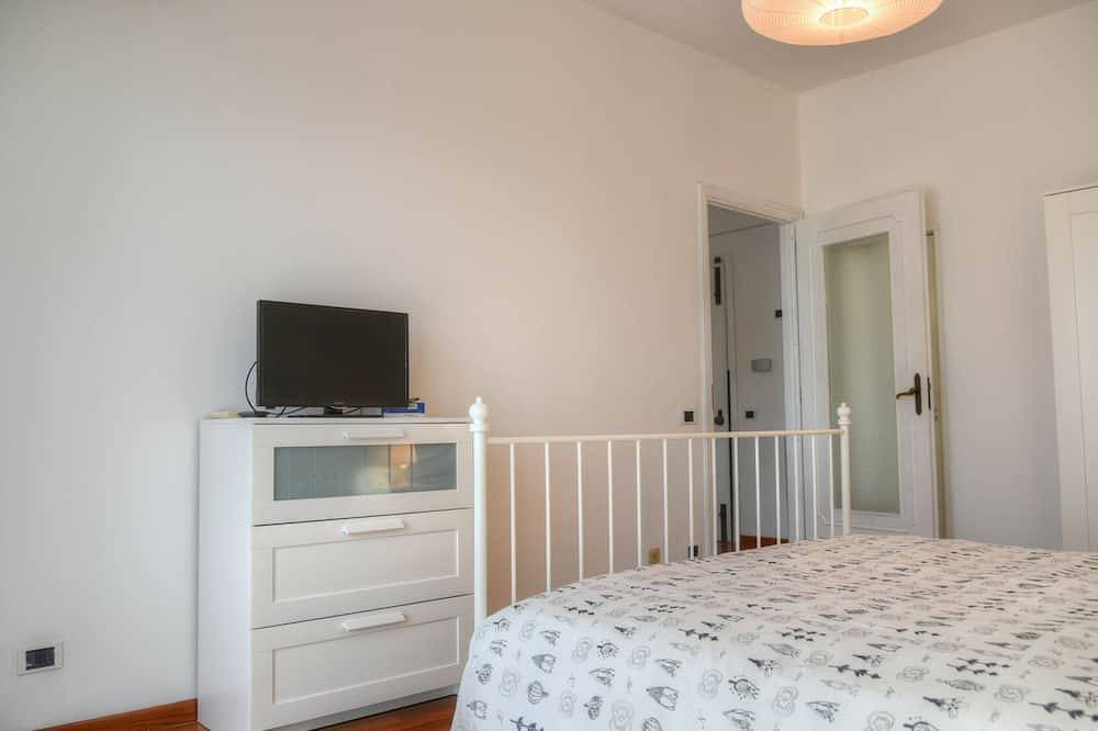 Apartamento entero, Apartamento de tres habitaciones en una posición estratégica entre el mar y el centro, (Cod. Citra 009002-Lt-0011) in Albenga, Riviera di Ponente