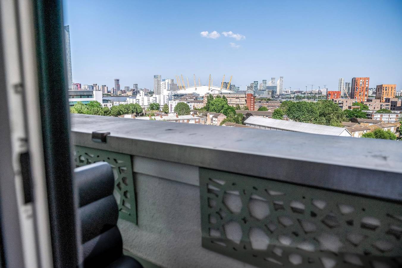Ganze Wohnung, Canary Wharf Retreat with Free Secure Parking in Tower Hamlets, London