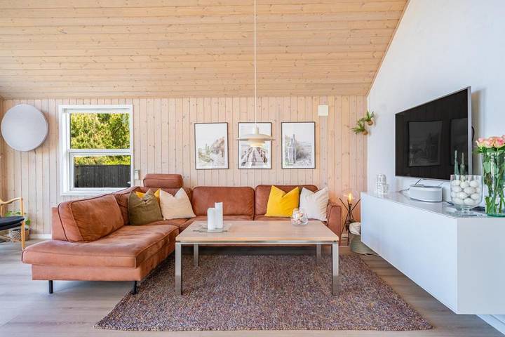 Hedelærkevej 7 A - Henne Strand. Stilvolles Aktivitätsferienhaus mit Dünenblick in wunderschöner Lage in Henne, Varde
