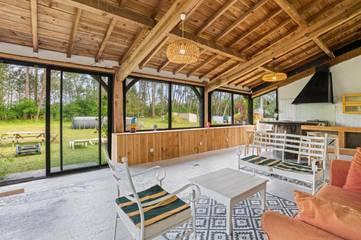 Gîte pour 10 personnes, avec jacuzzi et jardin, animaux acceptés à Lesperon