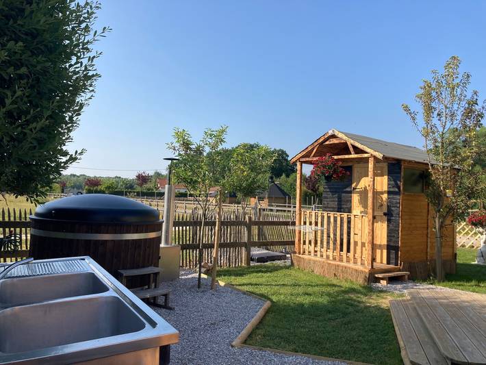 Domaine Le Trou Du Charme - Le Dome, terasse et jardin in Bournonville, Région de Boulogne-sur-Mer