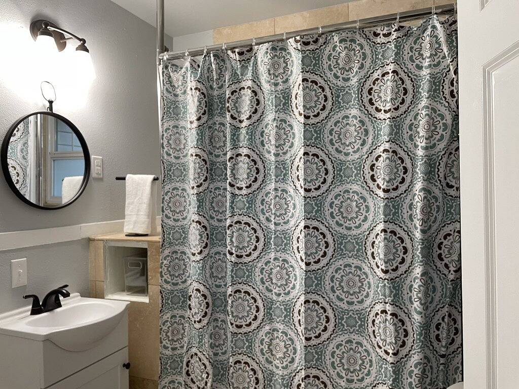 Welcome to S 25th St.! 2 Br 1 Ba + Bonus Space in Tacoma, Pierce County