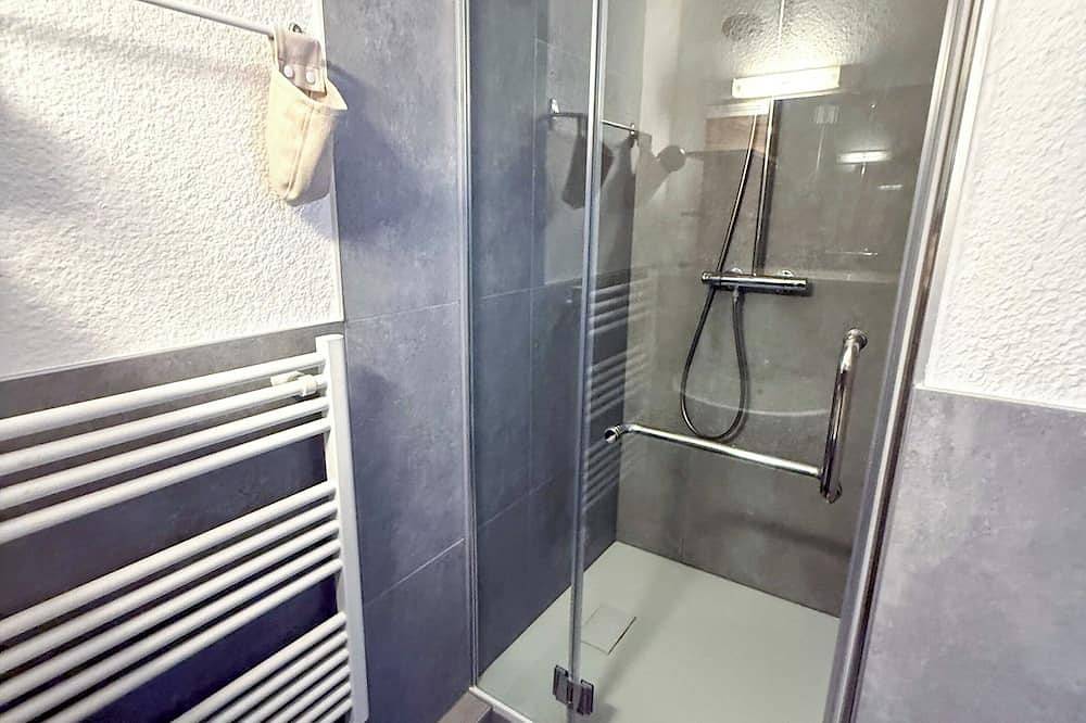 Geheel appartement, ⛰🌱 Cozy Studio in Praz-de-Lys – Mont Blanc View and Private Pool 🌞 in Praz de Lys, Taninges