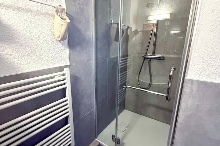 Apartamento entero, ⛰🌱 Cozy Studio in Praz-de-Lys – Mont Blanc View and Private Pool 🌞 in Praz de Lys, Taninges