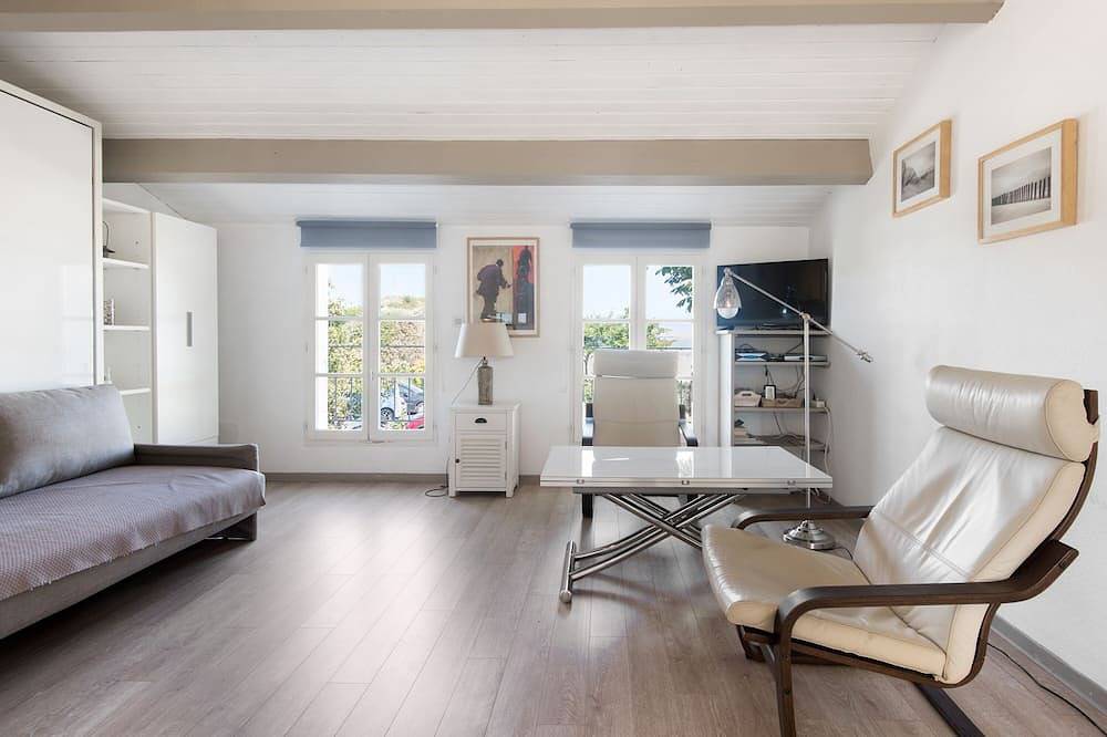Apartamento entero, Apartment Vue Mer with swimming pool access in Saint-Martin-de-Ré, Isla de Ré
