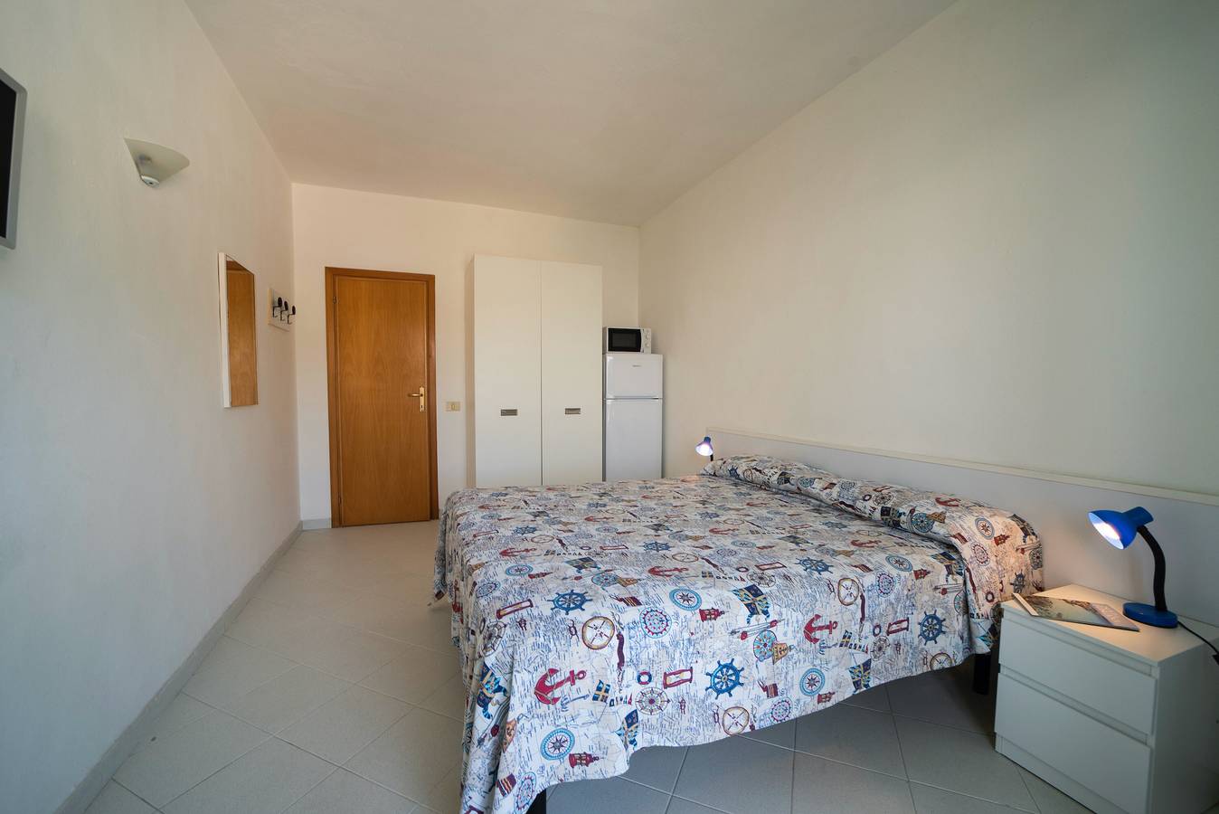 Entire apartment, Apartment 'Le Sirene Mono 3' with Private Terrace, Wi-Fi and Air Conditioning in Campo nell'Elba, Elba