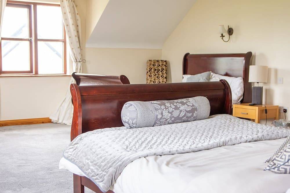 Luxury 7 Bed Golf Home within walking distance of town, beach and golf course in Lahinch, County Clare