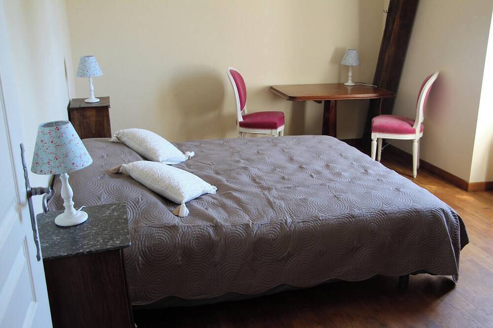 Entire apartment, Homerez - App. mt view in Espalion in Espalion, Massif Central