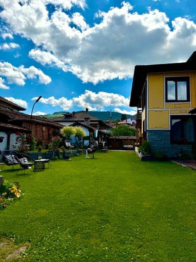 Maison d’hôte pour 4 personnes, avec jardin ainsi que vue et balcon à Koprivchtitsa