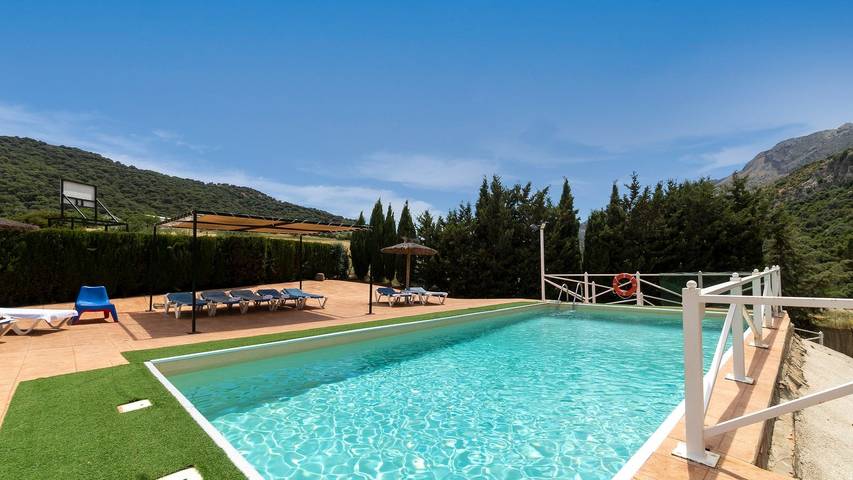 Casa de vacaciones para 19 personas en Benaoján