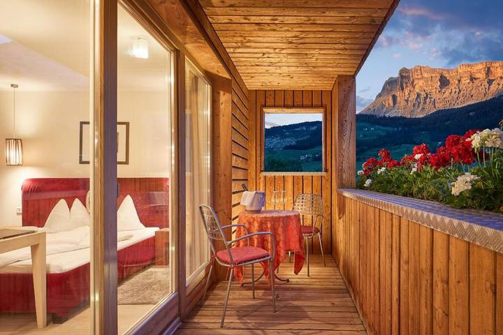 Hotel für 2 Personen, mit Balkon und Garten sowie Pool und Sauna in La Villa - 4
