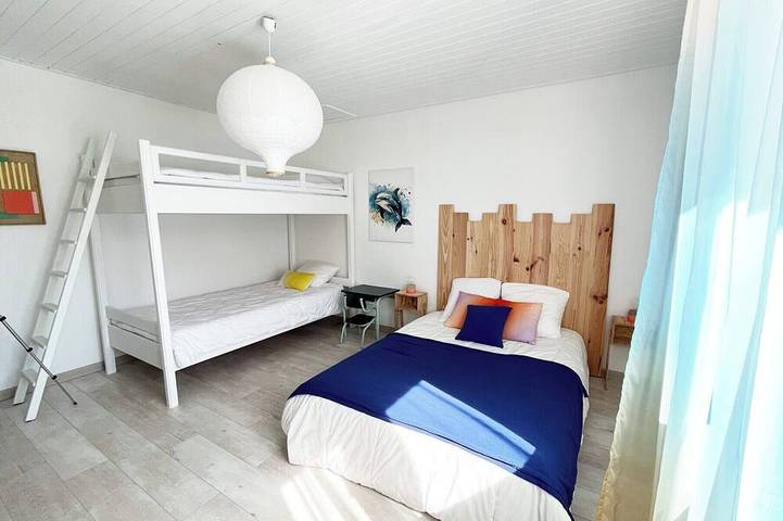 Close to the beach! Family home with a large patio/garden—sleeps 9 in Longeville-sur-Mer, Vendée