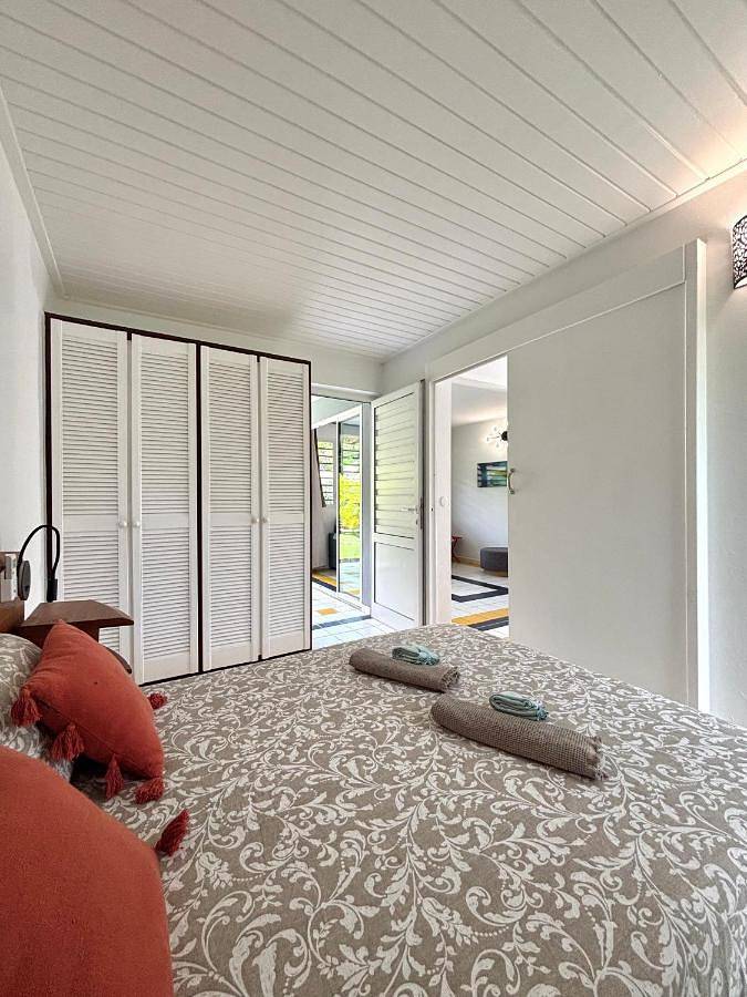 Gîte pour 4 personnes, avec piscine ainsi que terrasse et jardin dans Plage de Folle Anse