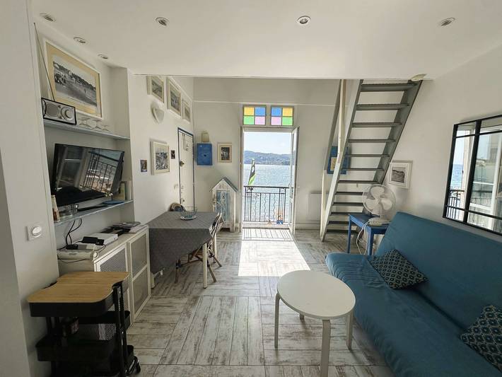 Estudio entero, Raro en alquiler, frente al mar, vista completa al mar, wifi... in Les Sablettes, La Seyne-sur-Mer