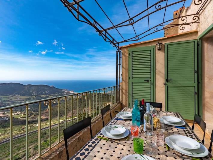 Gîte pour 6 personnes, avec Terrasse ainsi que Jardin et Vue à Sant'Antonino