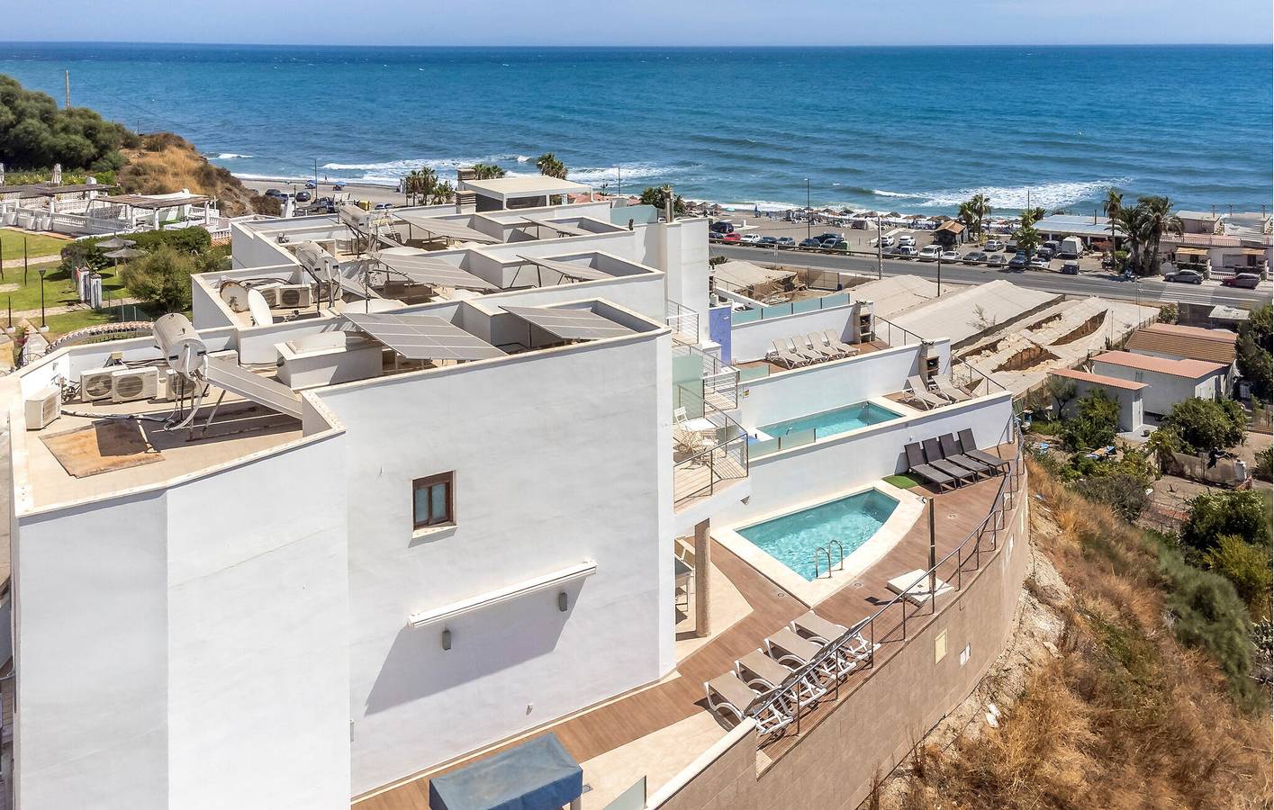 Oase am Strand mit Pool, Terrasse und AC in Torrox Costa, Torrox