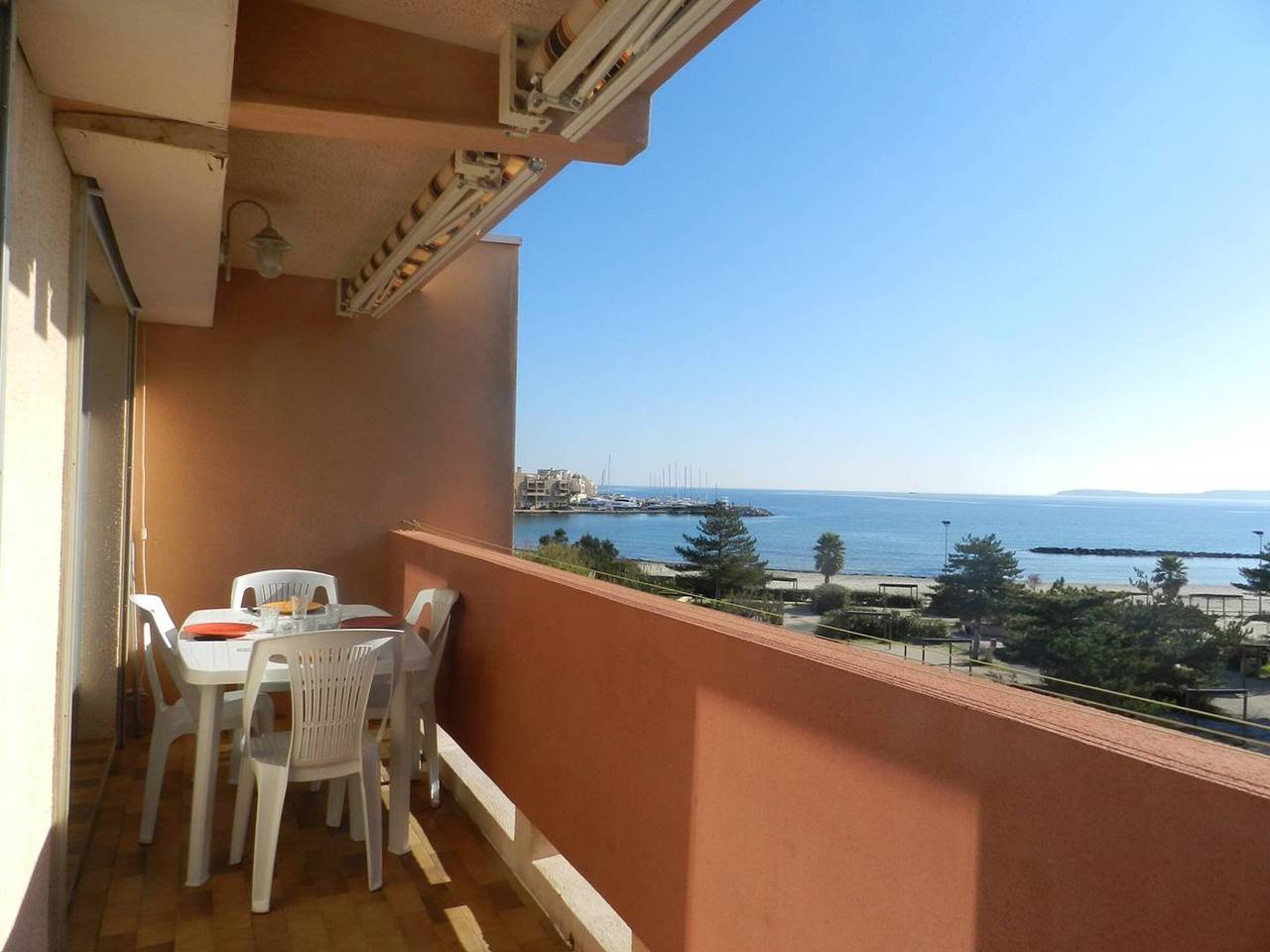Appartement entier, Appartement 2 pièces avec piscine et plage à Bormes-les-Mimosas in Bormes-les-Mimosas, Parc national de Port-Cros
