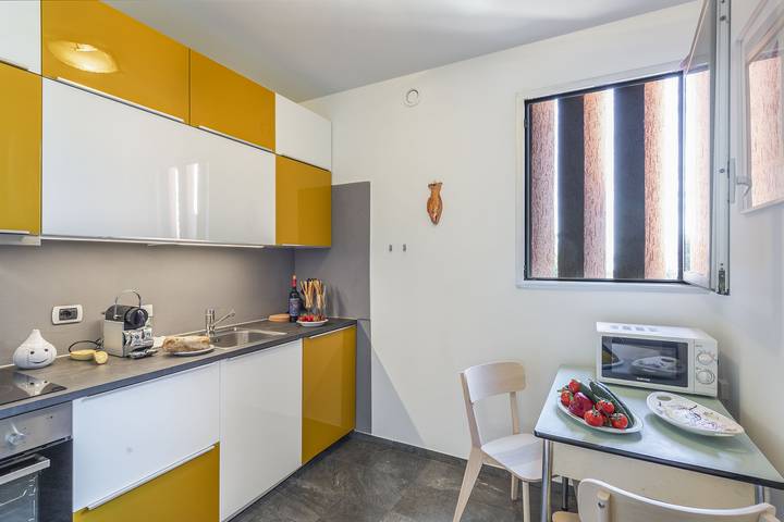 Ganze Wohnung, Residenza Panorama Bissone with Parking in Bissone, Luganersee