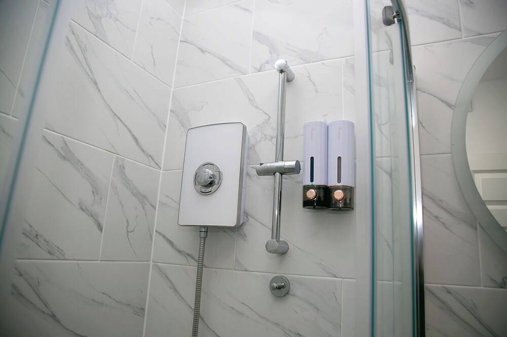 Ganze Wohnung, 2 Bed Flat - Sleeps 3 - Wifi - Parking in Watford, Hertfordshire
