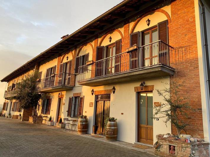 Location de vacances pour 2 personnes, avec piscine ainsi que vue et jardin, animaux acceptés à San Damiano d'Asti - 2