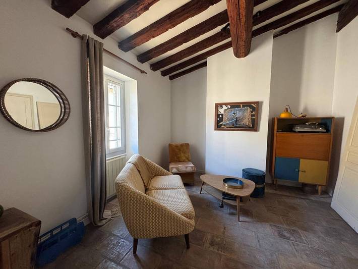 Geheel appartement, Volledig uitgerust appartement met gedeeld terras, fietsenstalling en Wi-Fi in Beaucaire, Nimes en omgeving