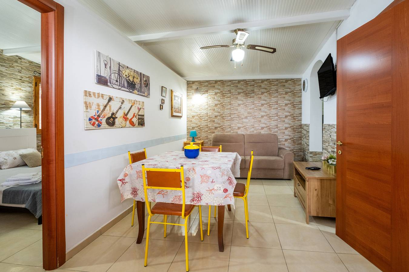 Casa vacanze 'Villa Gaudì - Batllò' con terrazza privata, Wi-Fi e aria condizionata in Sant'Isidoro, Golfo di Taranto