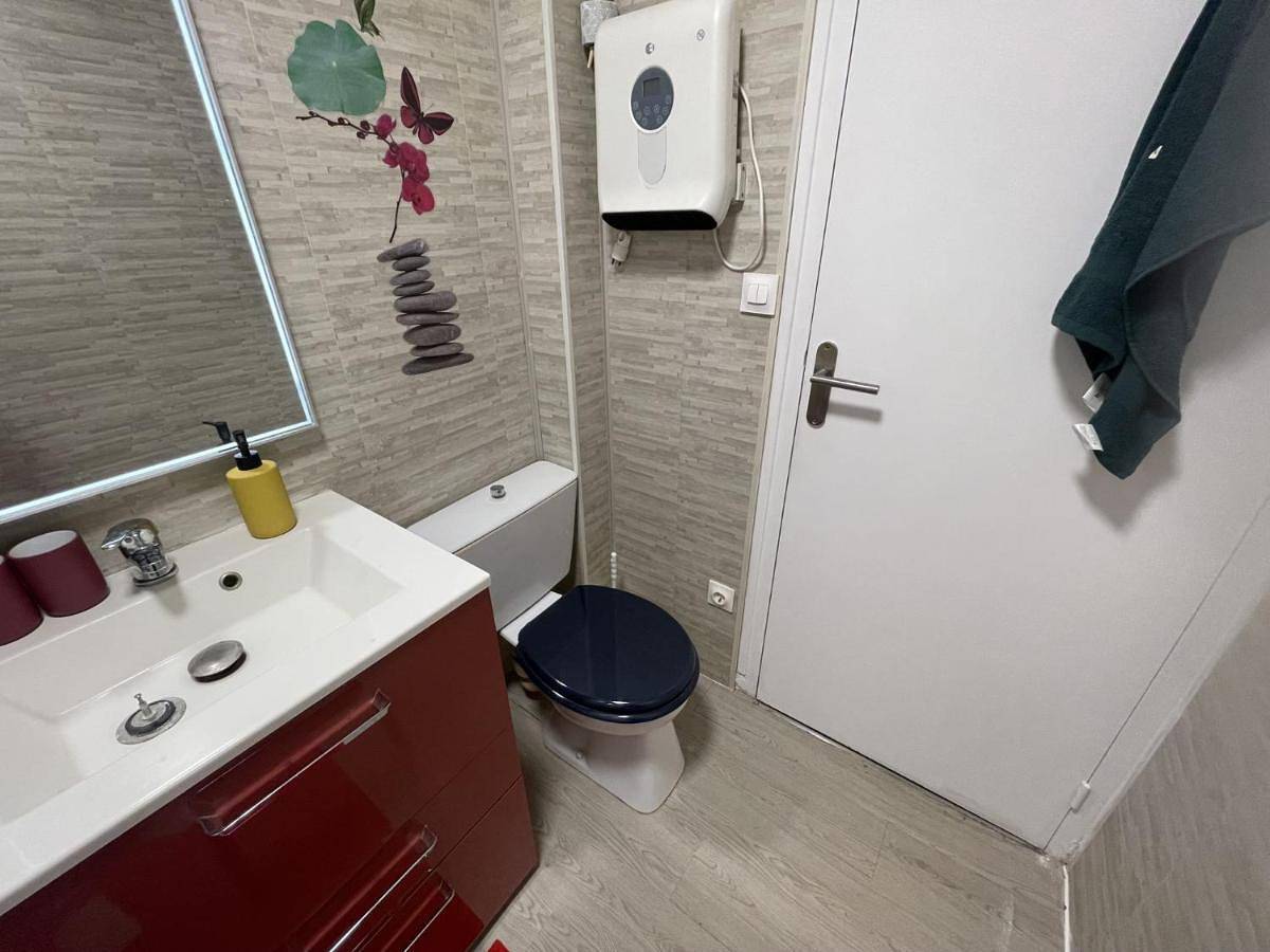 Appartement entier, Studio Apartment in Mantes-la-Jolie, Yvelines